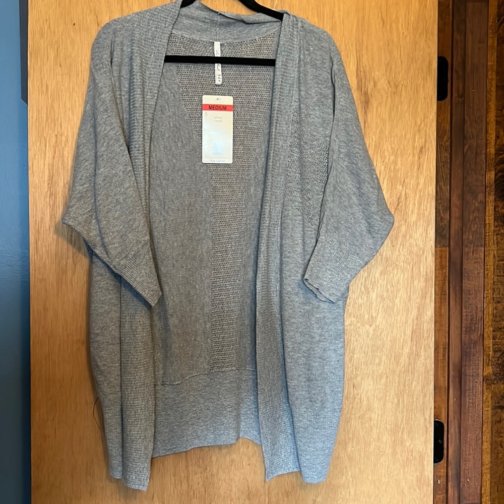 NWT LEO & Nicole cardigan size M